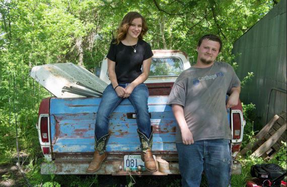 Во время разрушительного смерча в Джоплине в 2011 году нескольких людей спасли "Люди-бабочки"