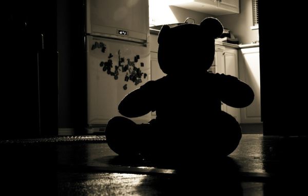 Огромное количество взрослых британцев боятся темноты и монстров под кроватью