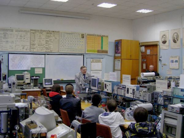 Гравитационная антенна и завод: инженеры разных поколений рассказали о своих мечтах