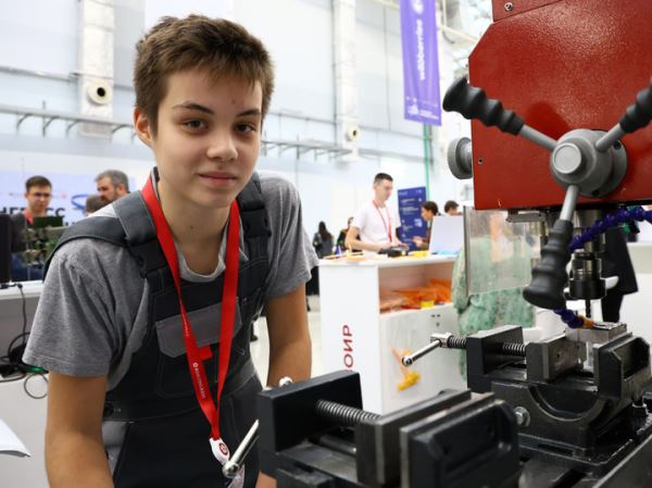 Гравитационная антенна и завод: инженеры разных поколений рассказали о своих мечтах