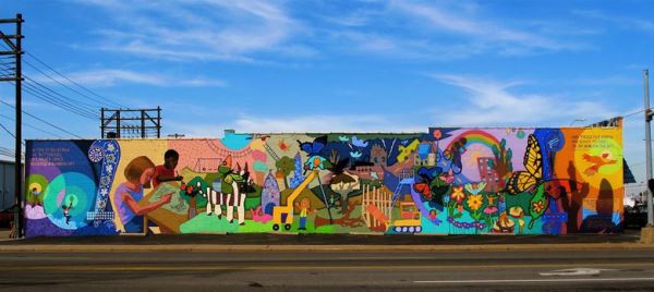 Во время разрушительного смерча в Джоплине в 2011 году нескольких людей спасли "Люди-бабочки"