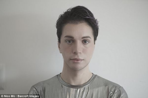 Ставший "эльфом" аргентинец решил удалить кадык и вживить клыки