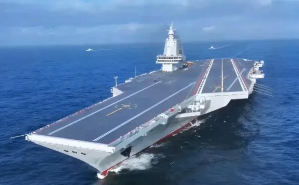 Авианосец «Фуцзянь» официально вошёл в состав китайских ВМС