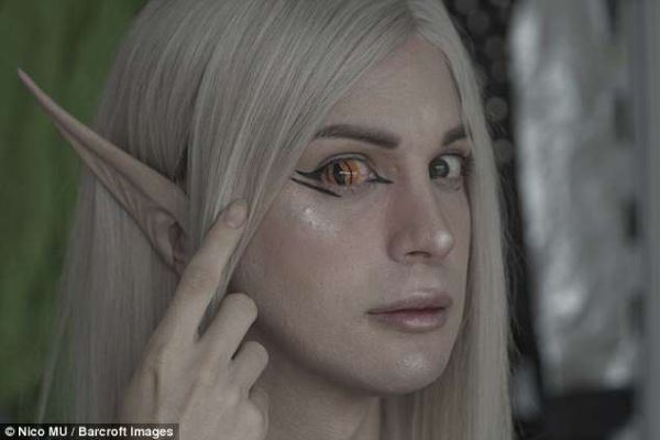 Ставший "эльфом" аргентинец решил удалить кадык и вживить клыки