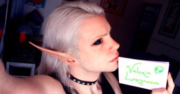 Ставший "эльфом" аргентинец решил удалить кадык и вживить клыки