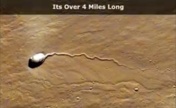 На фото с Марса найден огромный белый объект, похожий на сперматозоид